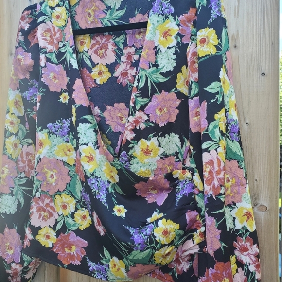 LUSH Floral Wrap Long Sleeve Blouse Medium - Picture 3 of 9